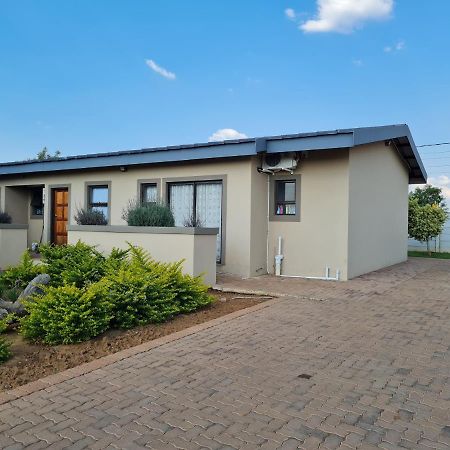 Village Kulture - Guest House Rustenburg Exteriör bild