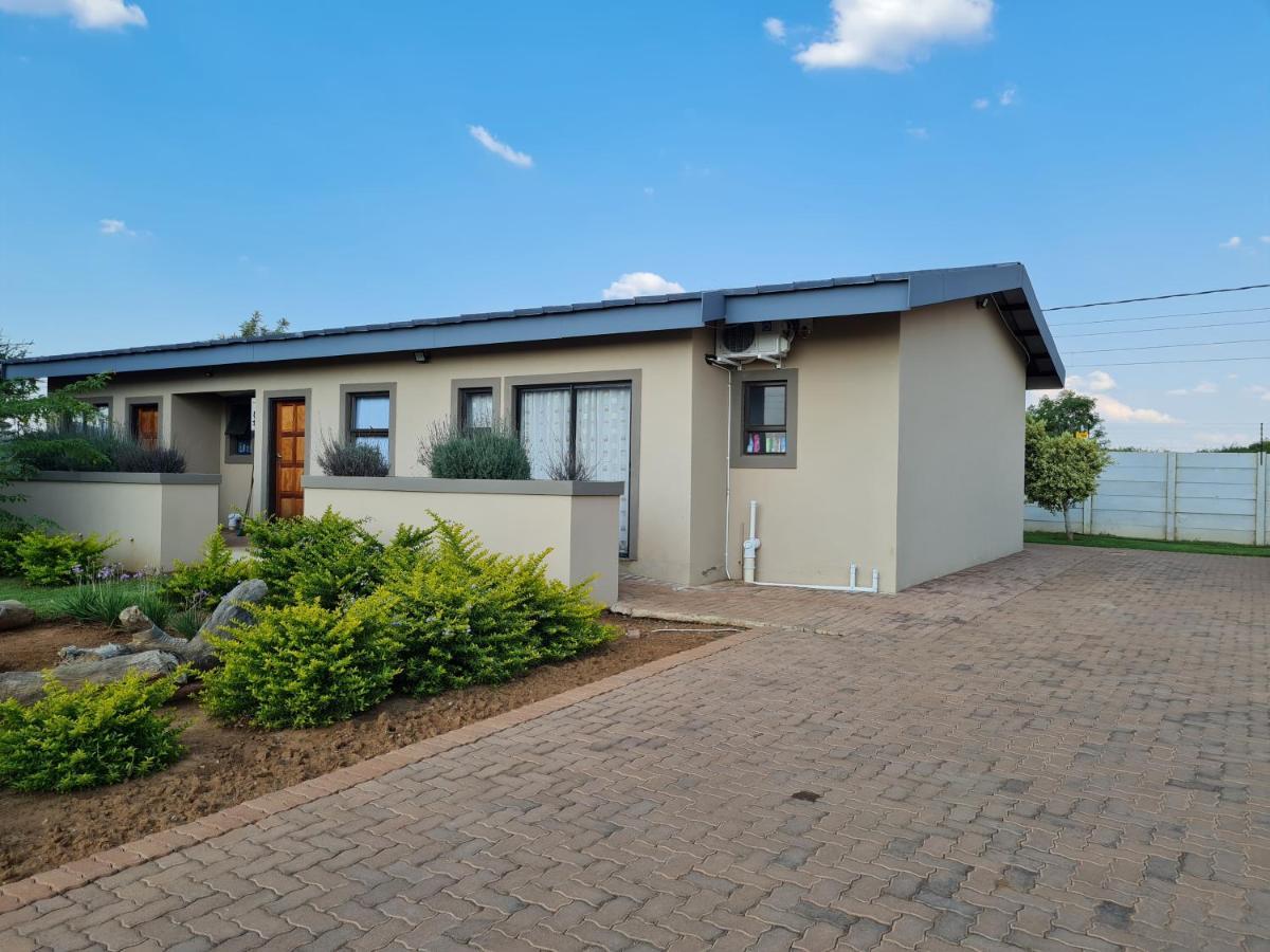 Village Kulture - Guest House Rustenburg Exteriör bild